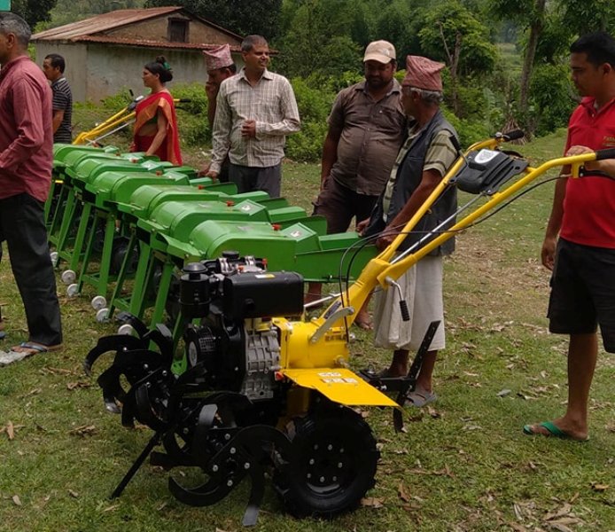 आधारशिला महिला सहकारीद्धारा १२ जना कृषकलाई सहयोग