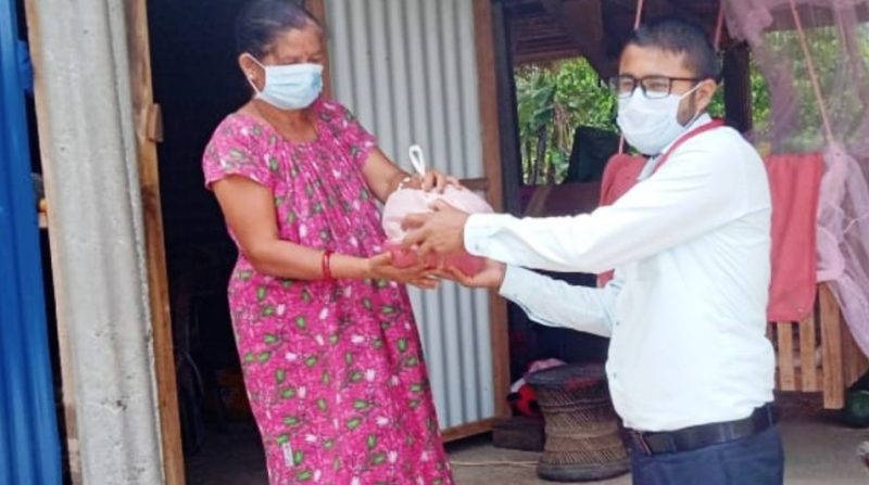 सहारा नेपाल साकोसका ३ सय किसानलाई निशुल्क घाँस बितरण